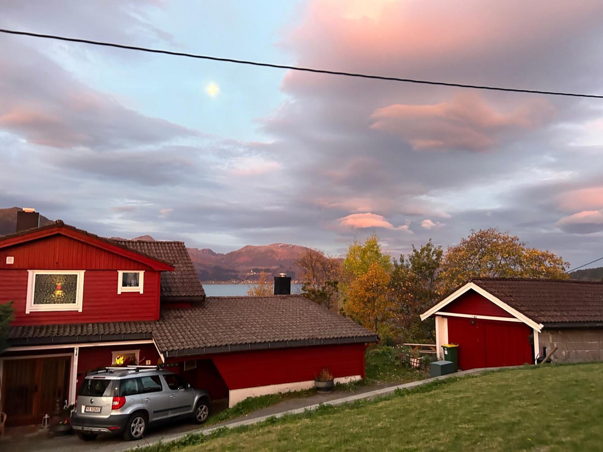 Bed and Breakfast Line Pa Hauane1 Volda Exteriér fotografie