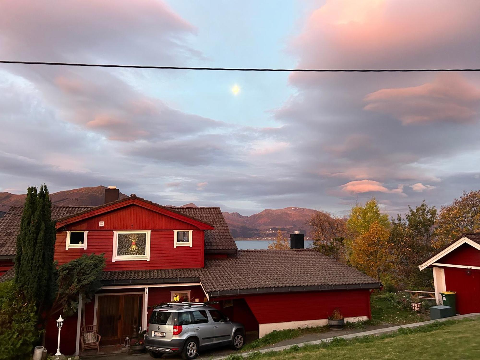 Bed and Breakfast Line Pa Hauane1 Volda Exteriér fotografie